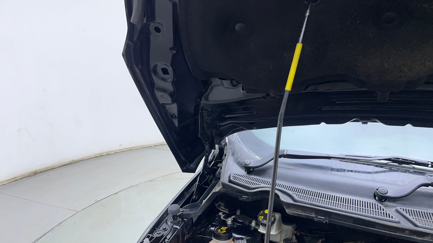 Used 2018 Ford EcoSport Ambiente 1.5L Ti-VCT Petrol Manual engine ENGINE RIGHT SIDE HINGE & APRON VIEW