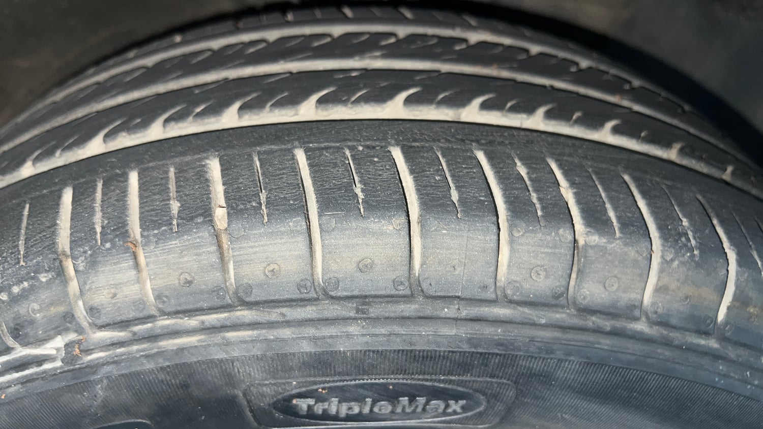 Used 2017 Hyundai Elite i20 Sportz 1.2 Petrol Manual tyres RIGHT FRONT TYRE TREAD VIEW