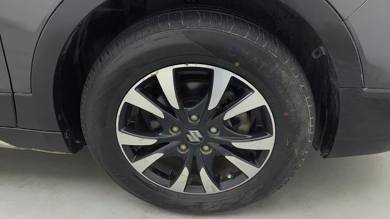 Used 2018 Maruti Suzuki S-Cross Zeta 1.3 Diesel Manual tyres RIGHT FRONT TYRE RIM VIEW