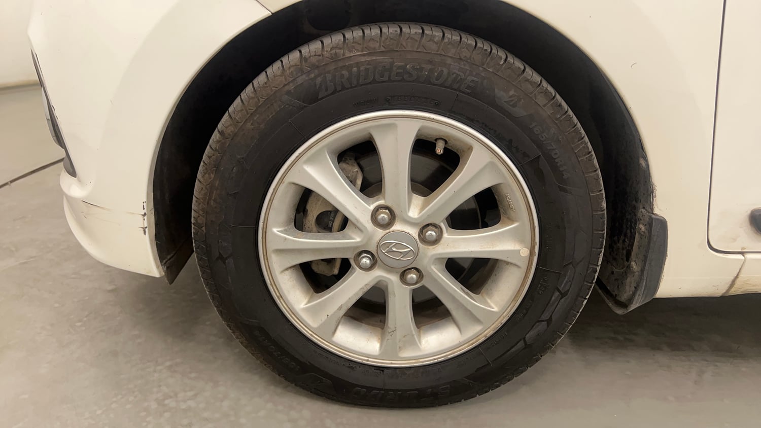 Used 2015 Hyundai Grand i10 Asta AT 1.2 Kappa VTVT Petrol Automatic tyres LEFT FRONT TYRE RIM VIEW