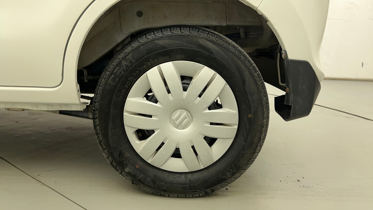 Used 2017 Maruti Suzuki Alto 800 LXi Petrol Manual tyres LEFT REAR TYRE RIM VIEW