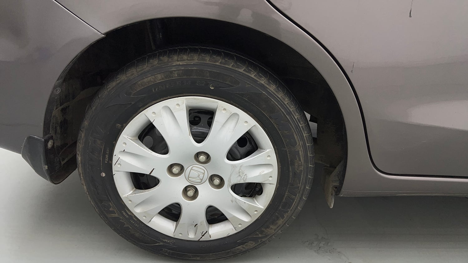 Used 2016 Honda Amaze 1.2 S i-VTEC Petrol Manual tyres RIGHT REAR TYRE RIM VIEW