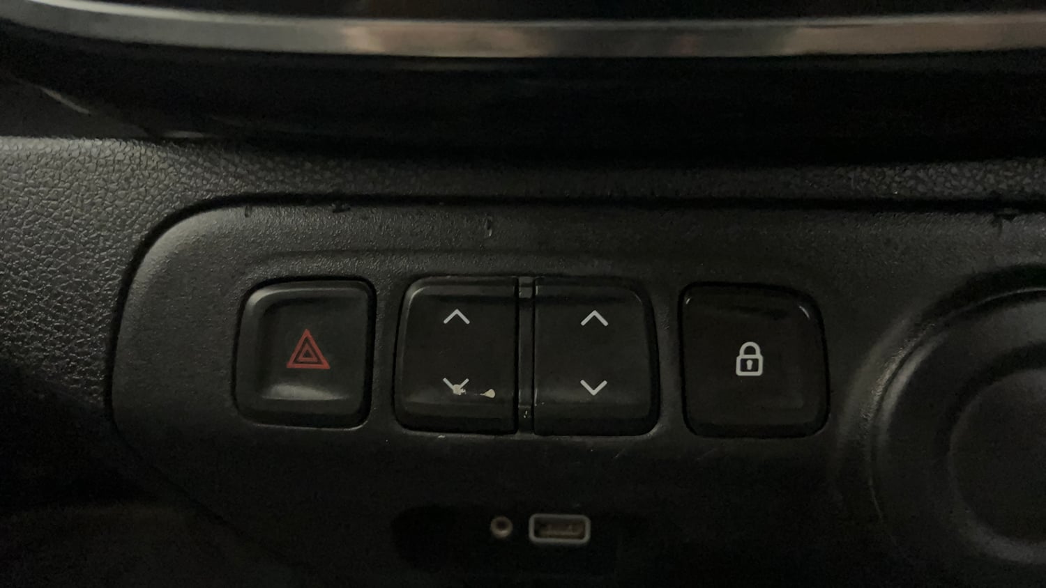 Used 2019 Renault Kwid RXT (O) 1.0 SCE Edition Petrol Manual top_features Power windows
