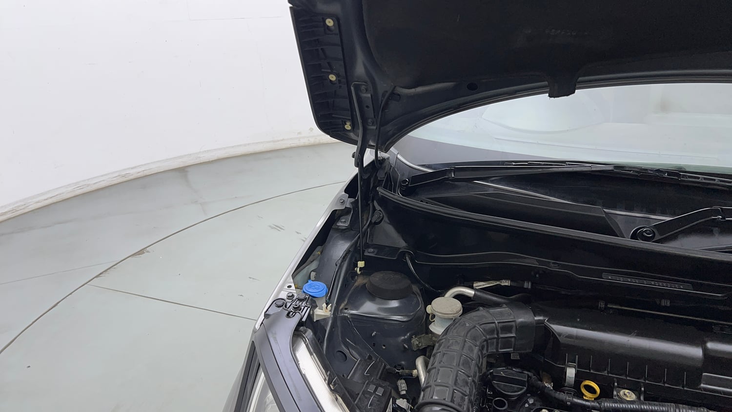Used 2022 Maruti Suzuki Ignis Sigma 1.2 MT Petrol Manual engine ENGINE RIGHT SIDE HINGE & APRON VIEW