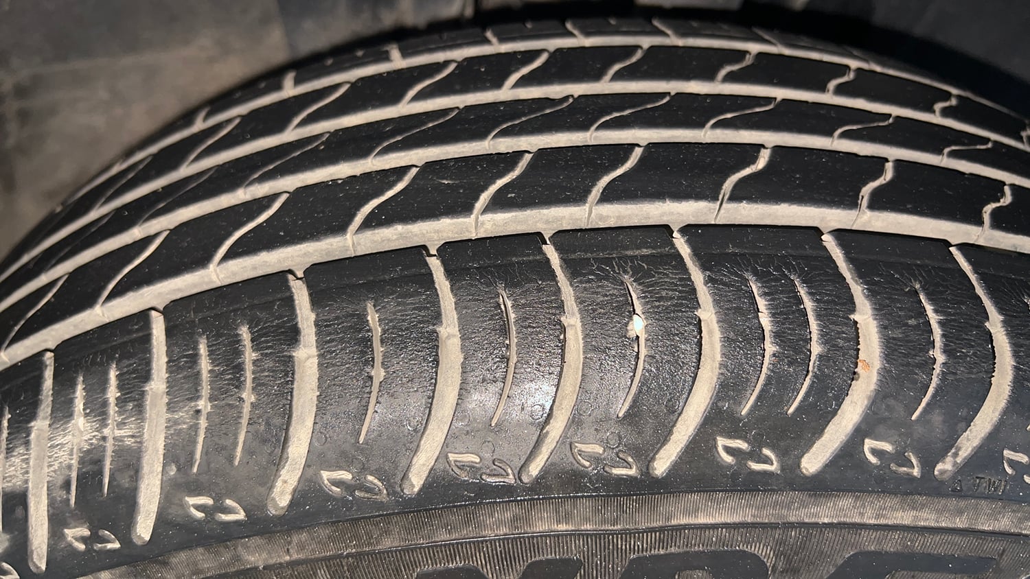 Used 2023 Nissan Magnite XE Petrol Manual tyres RIGHT FRONT TYRE TREAD VIEW