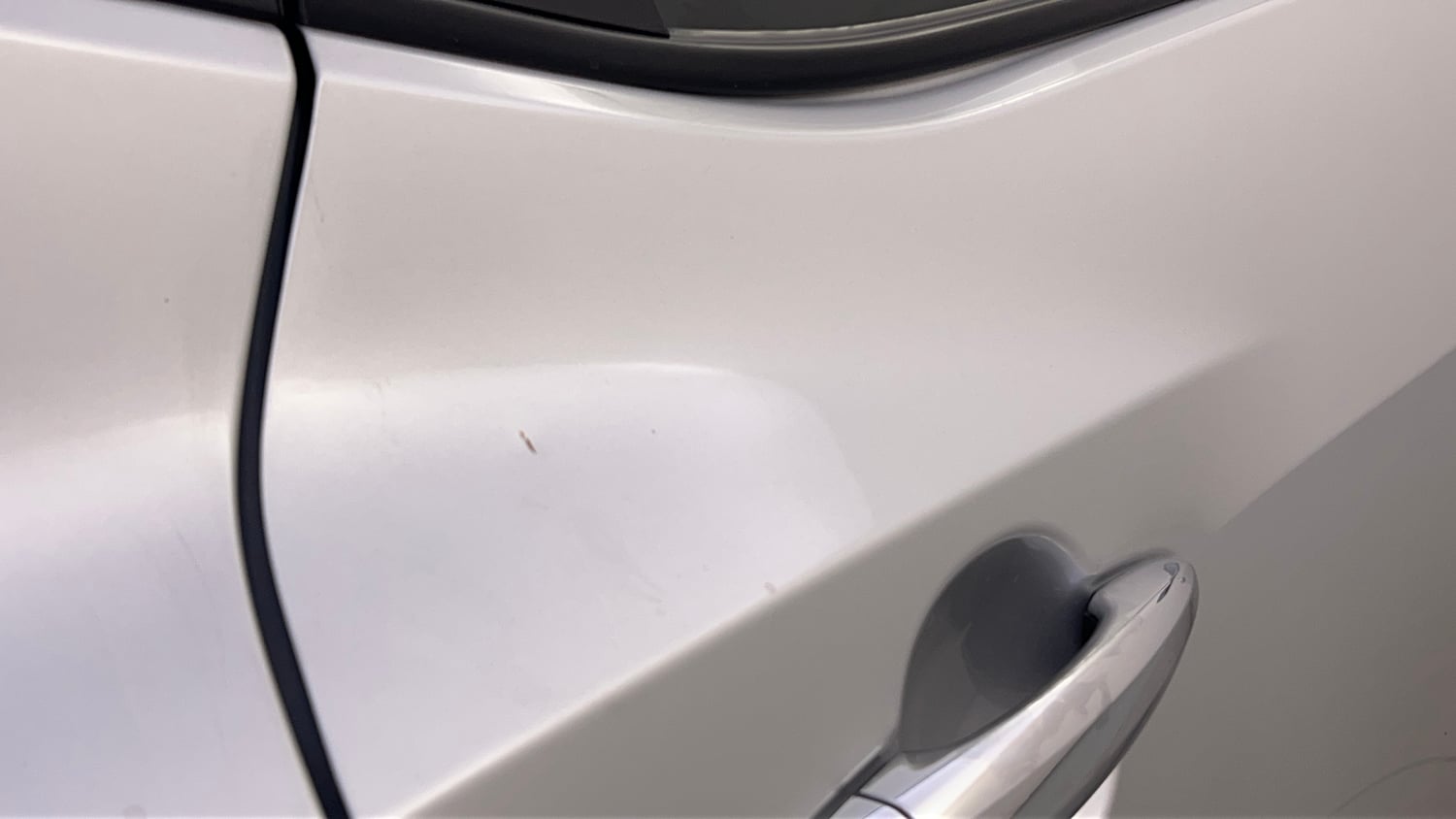 Used 2025 Nissan Magnite Visia B4D 1.0 Petrol AMT Petrol Automatic dents MINOR SCRATCH