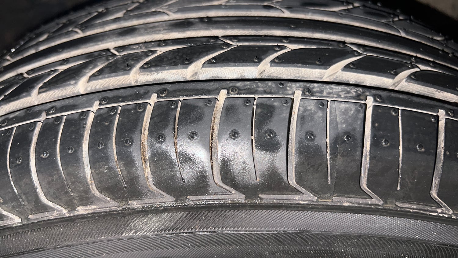 Used 2021 Hyundai Grand i10 Nios Sportz AMT 1.2 Kappa VTVT Petrol Automatic tyres RIGHT FRONT TYRE TREAD VIEW
