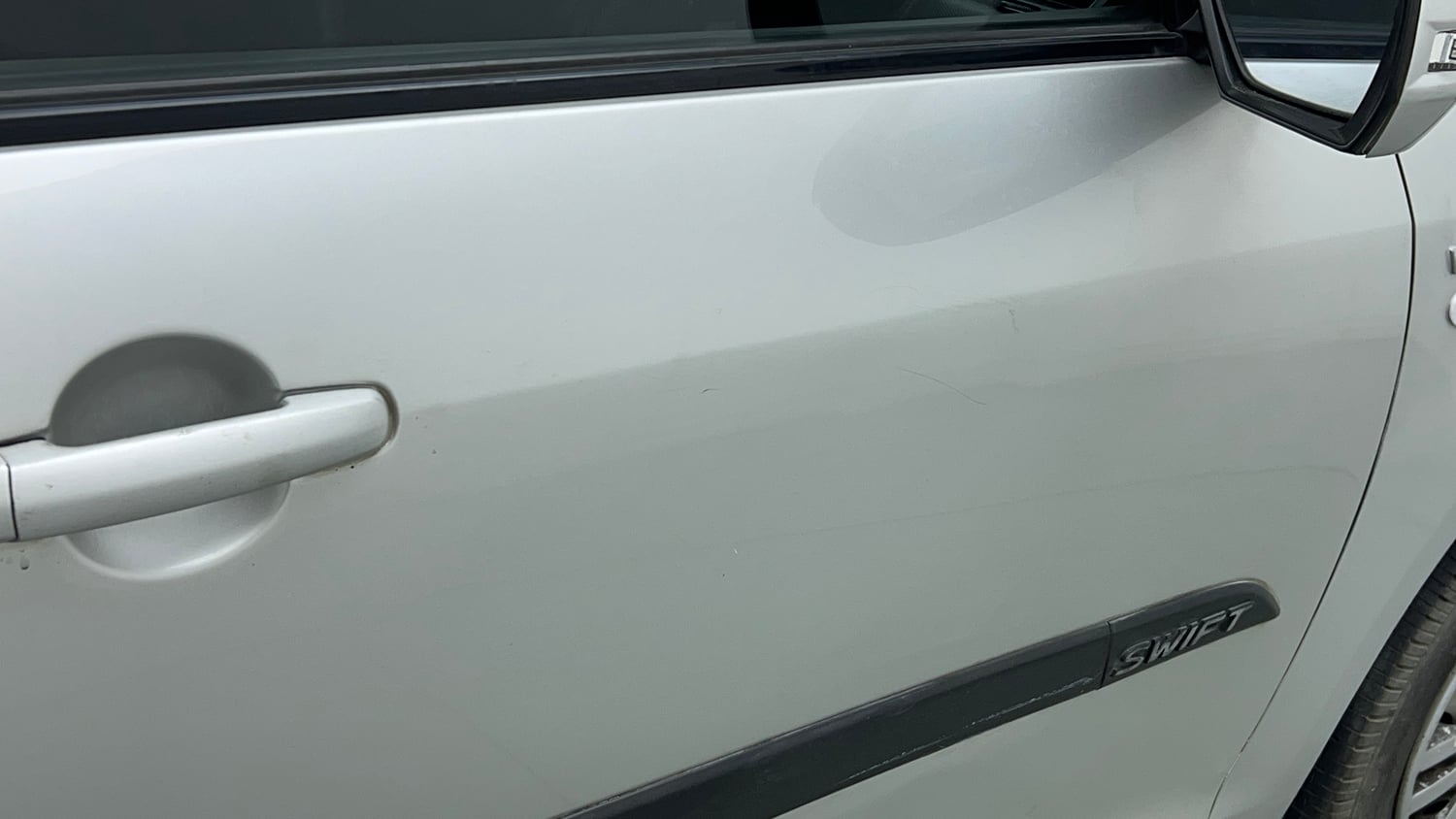 Used 2016 Maruti Suzuki Swift Lxi (O) Petrol Manual dents MINOR SCRATCH