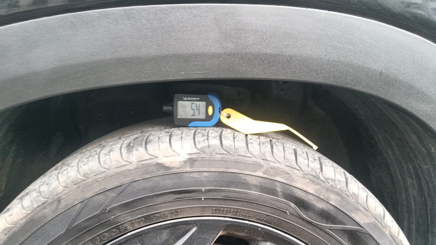 Used 2022 Hyundai Creta SX (O) 1.5 Diesel Automatic knight Diesel Automatic tyres LEFT FRONT TYRE TREAD VIEW