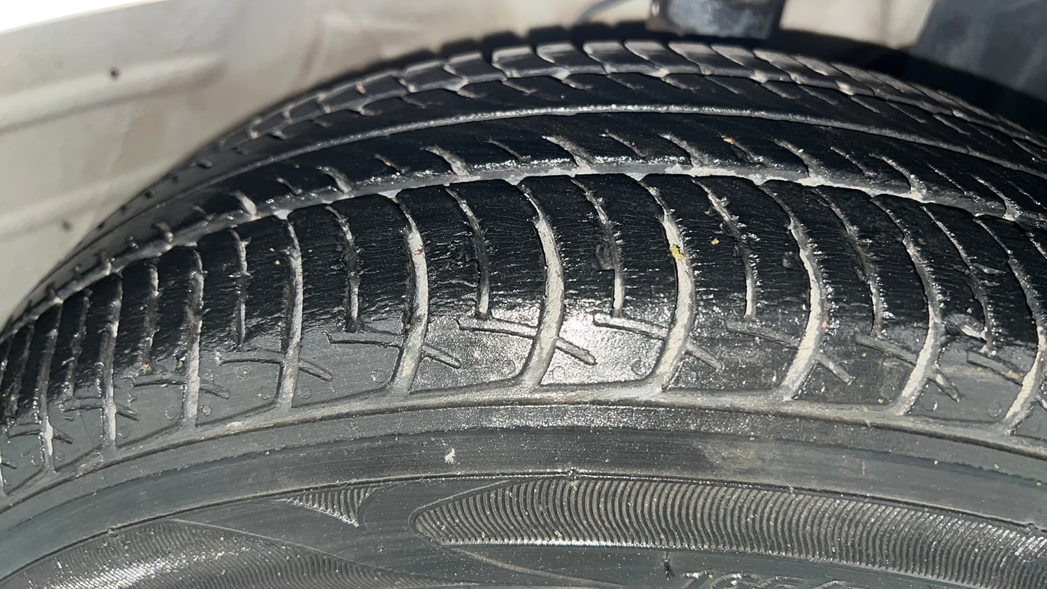 Used 2021 Maruti Suzuki Wagon R ZXi 1.2 Petrol Manual tyres RIGHT FRONT TYRE TREAD VIEW