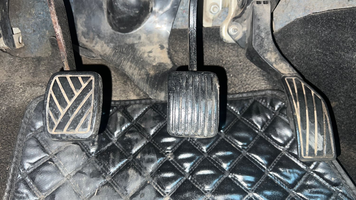 Used 2014 Maruti Suzuki Swift LXi Petrol Manual interior PEDALS VIEW