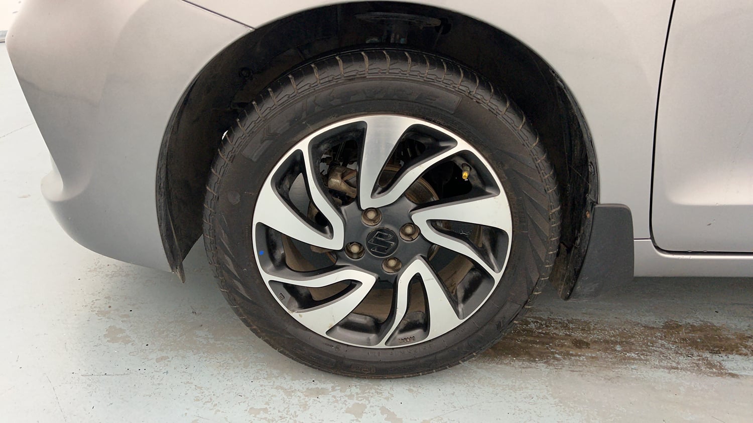 Used 2020 Maruti Suzuki Baleno Zeta Petrol Manual tyres LEFT FRONT TYRE RIM VIEW