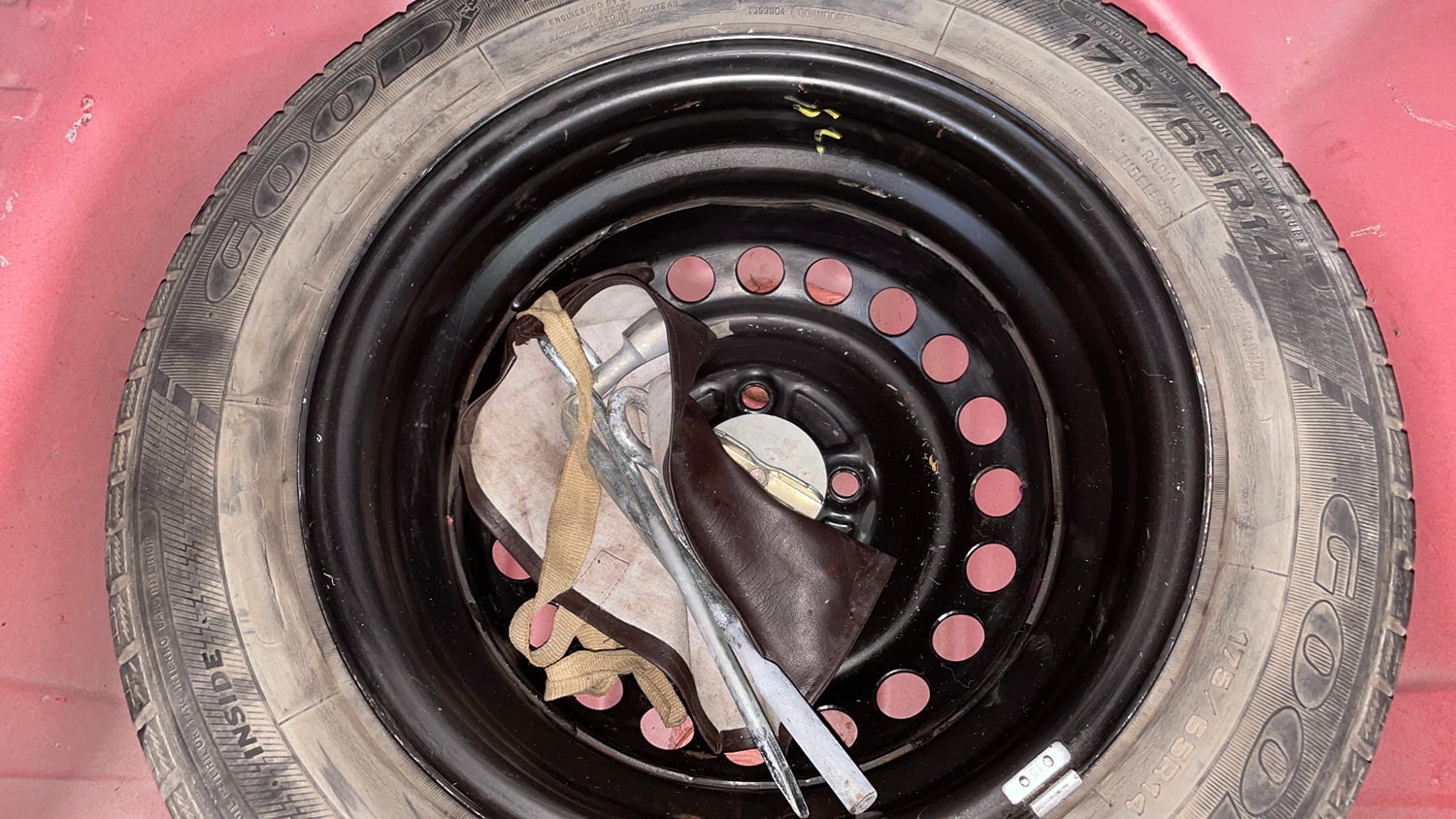 Used 2016 Honda Brio VX MT Petrol Manual tyres SPARE TYRE VIEW