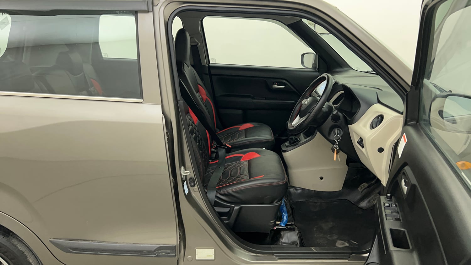 Used 2024 Maruti Suzuki Wagon R VXI 1.0 CNG Cng Manual interior RIGHT SIDE FRONT DOOR CABIN VIEW