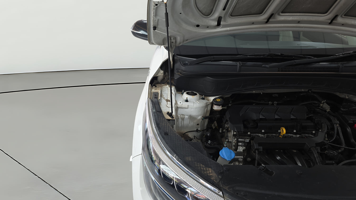 Used 2020 Kia Seltos HTX IVT 1.5 Petrol Automatic engine ENGINE RIGHT SIDE HINGE & APRON VIEW