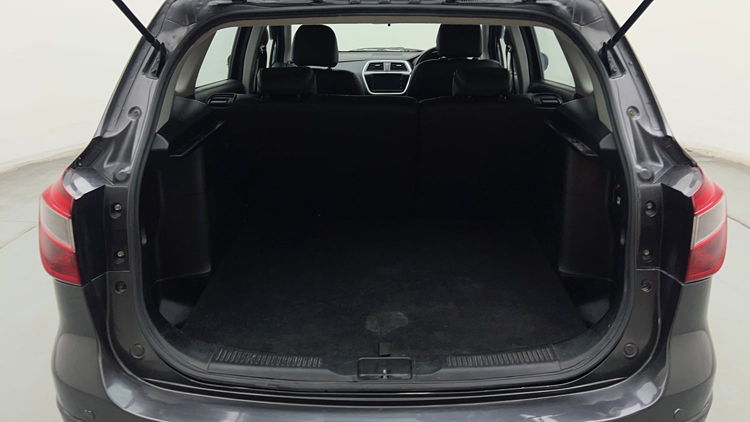 Used 2018 Maruti Suzuki S-Cross Zeta 1.3 Diesel Manual interior DICKY INSIDE VIEW