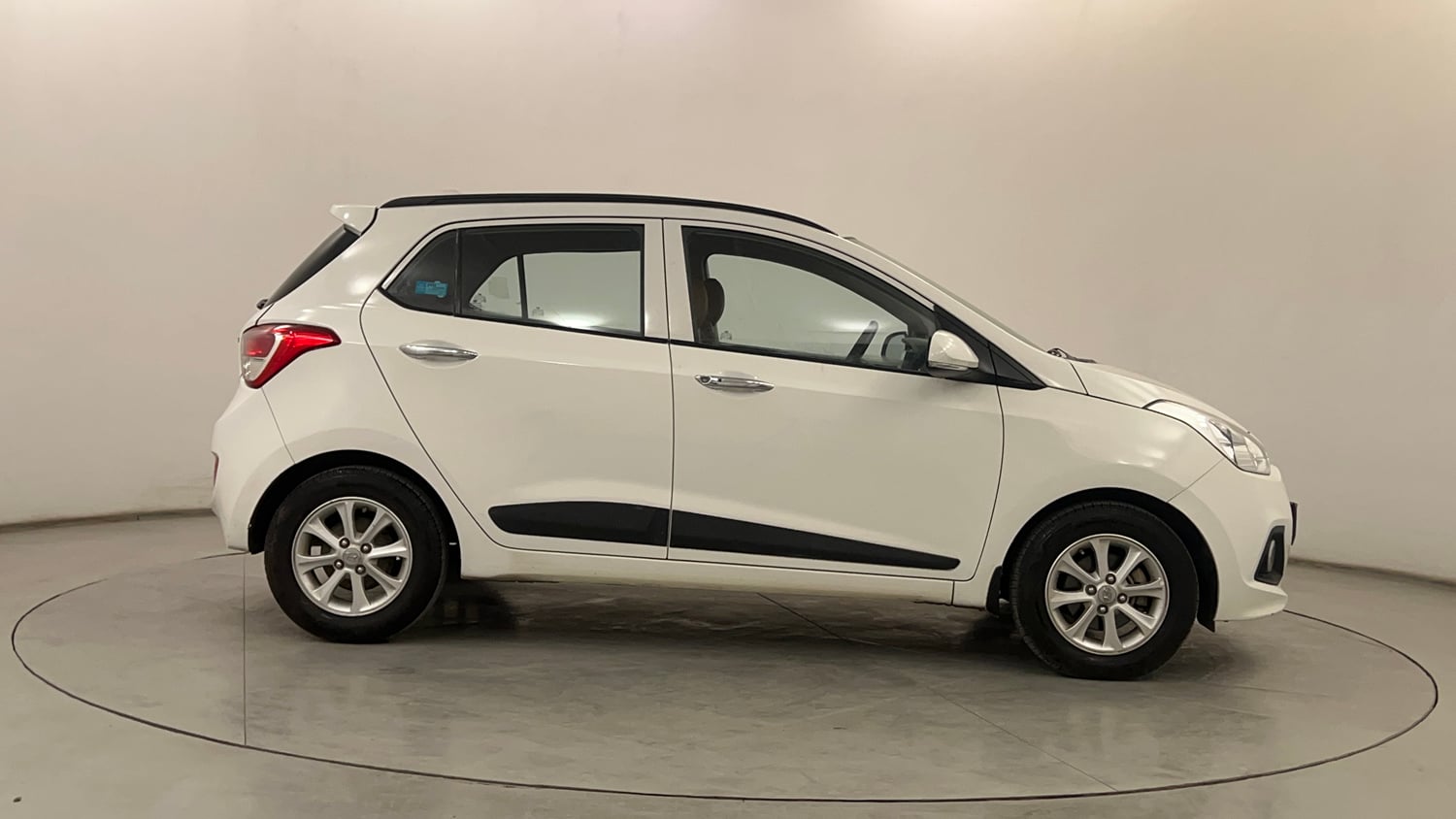 Used 2015 Hyundai Grand i10 Asta AT 1.2 Kappa VTVT Petrol Automatic exterior RIGHT SIDE VIEW