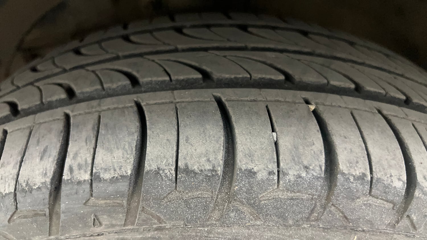 Used 2015 Maruti Suzuki Baleno Zeta 1.2 Petrol Manual tyres LEFT FRONT TYRE TREAD VIEW