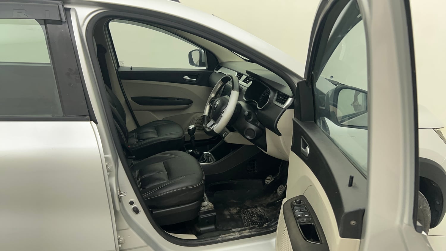 Used 2019 Renault Triber RXZ Petrol Manual interior RIGHT SIDE FRONT DOOR CABIN VIEW