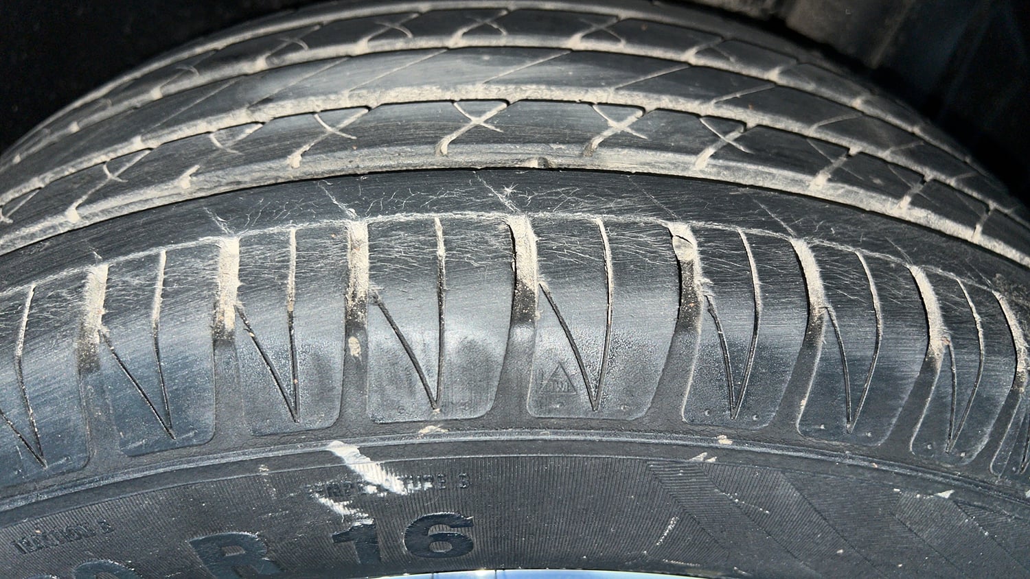 Used 2020 Toyota Urban Cruiser Premium Grade AT Dual Tone Petrol Automatic tyres LEFT REAR TYRE TREAD VIEW