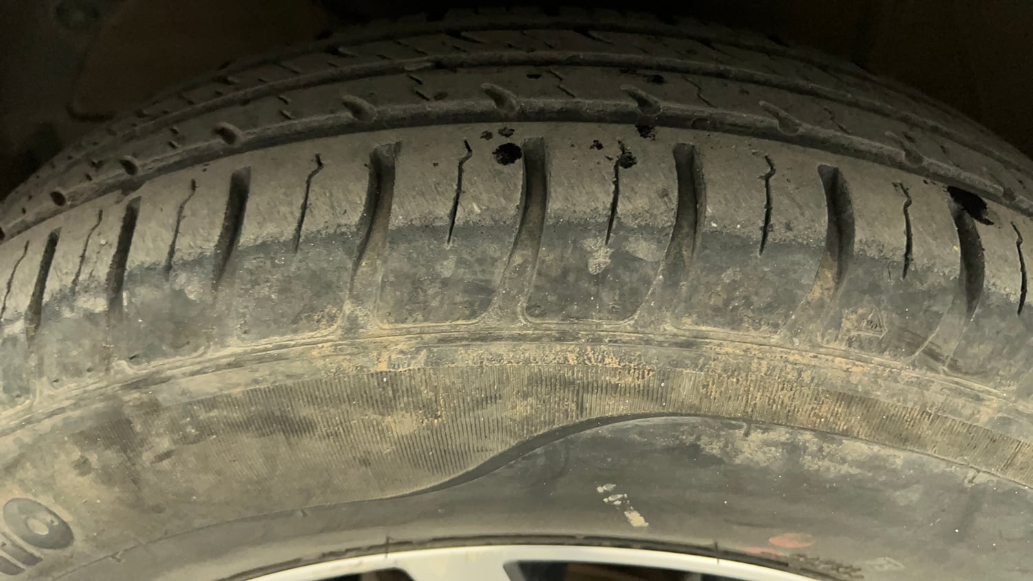 Used 2022 Maruti Suzuki Swift VXi Petrol Manual tyres LEFT FRONT TYRE TREAD VIEW