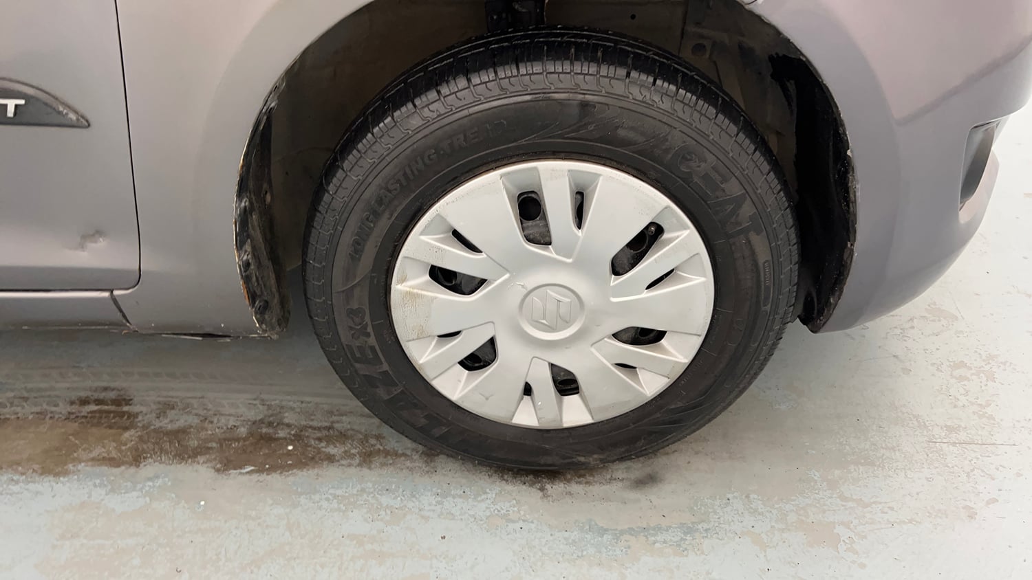 Used 2013 Maruti Suzuki Swift VXi Petrol Manual tyres RIGHT FRONT TYRE RIM VIEW