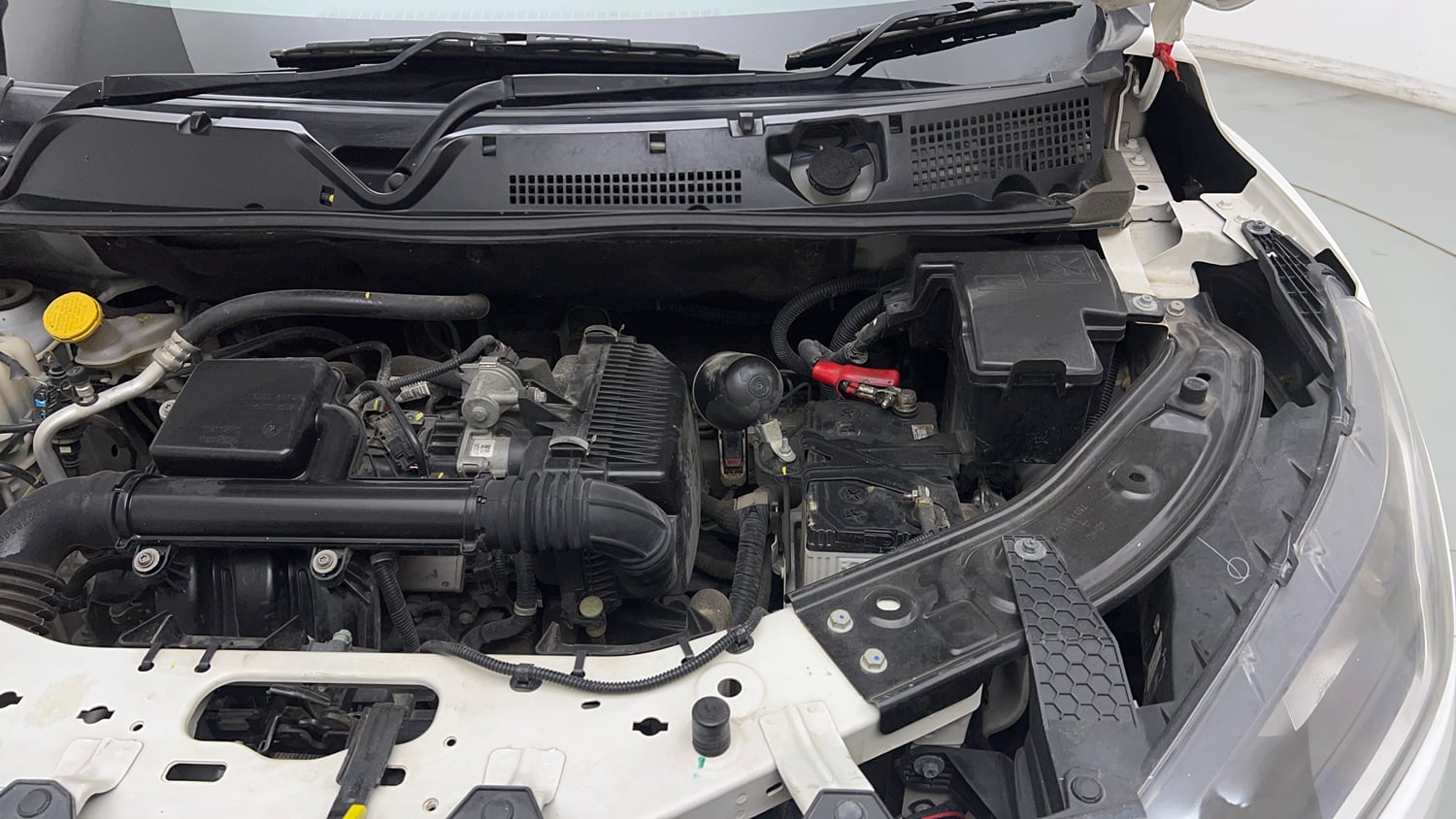 Used 2023 Nissan Magnite XE Petrol Manual engine ENGINE LEFT SIDE VIEW