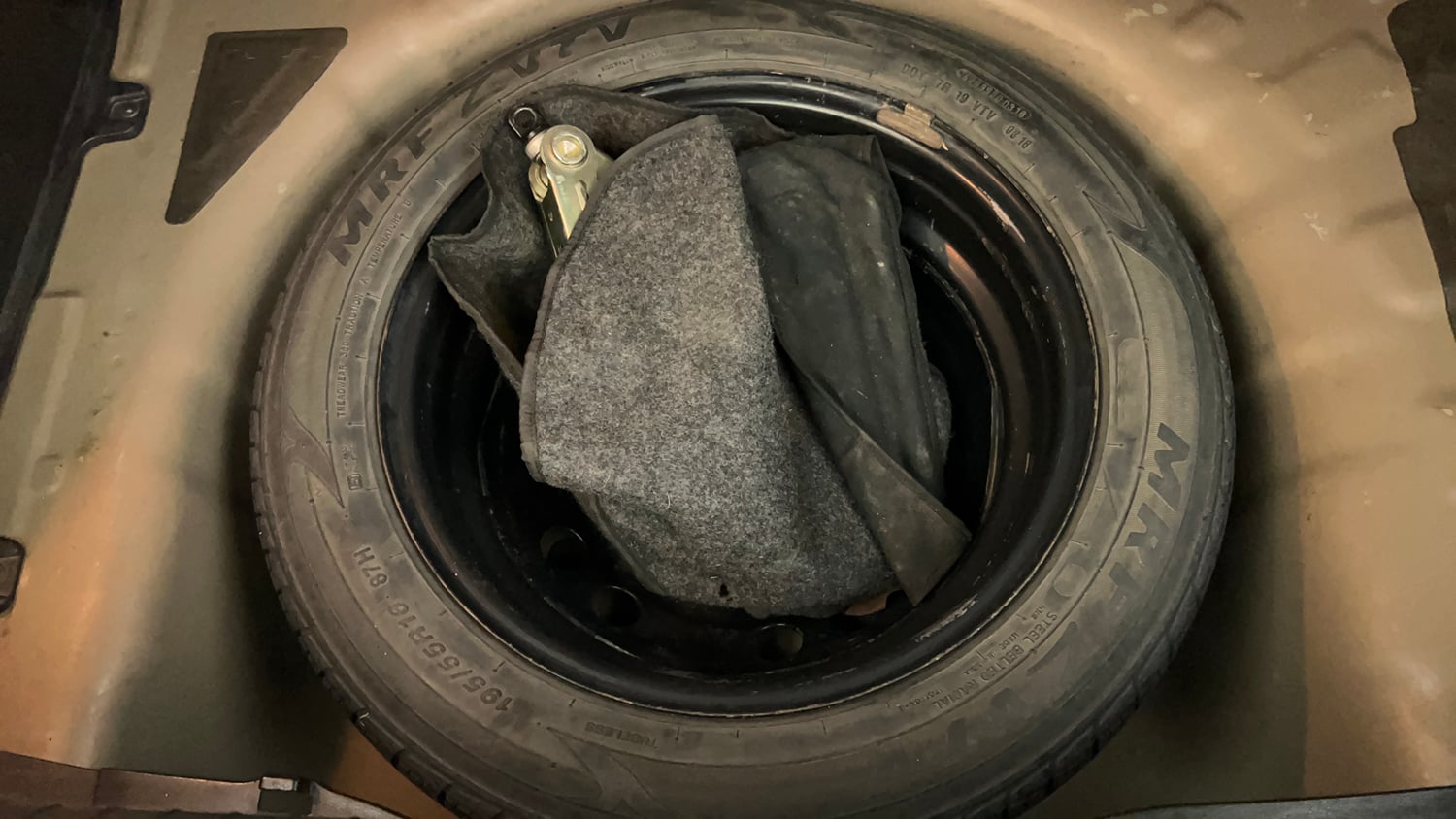 Used 2016 Hyundai i20 Active 1.2 S Petrol Manual tyres SPARE TYRE VIEW