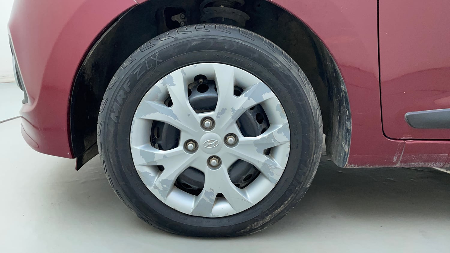 Used 2016 Hyundai Grand i10 Sportz 1.2 Kappa VTVT Petrol Manual tyres LEFT FRONT TYRE RIM VIEW