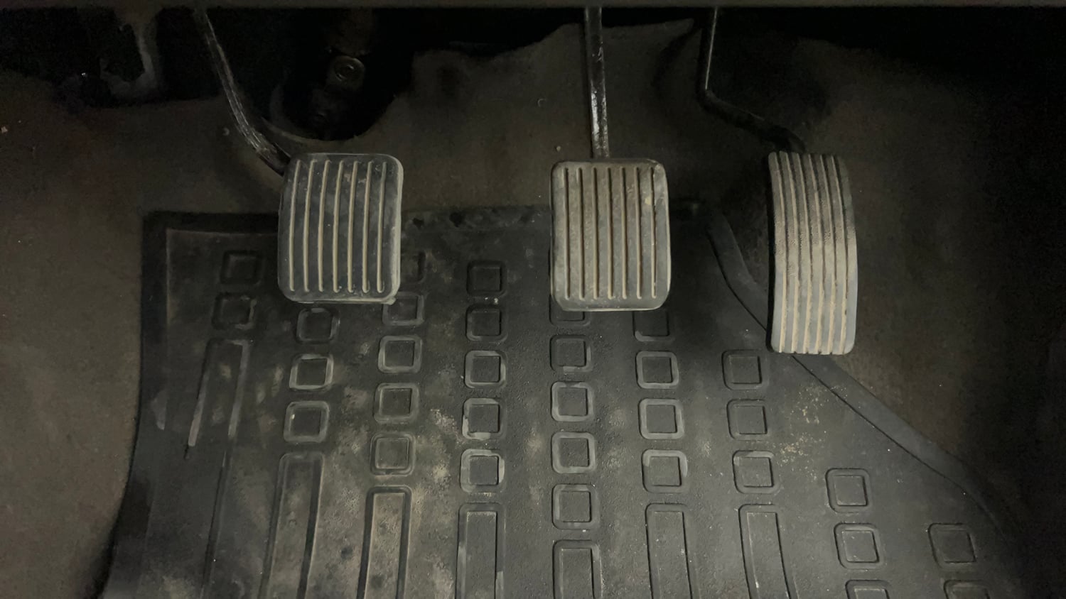 Used 2014 Hyundai i10 Magna 1.1 iRDE2 Petrol Manual interior PEDALS VIEW