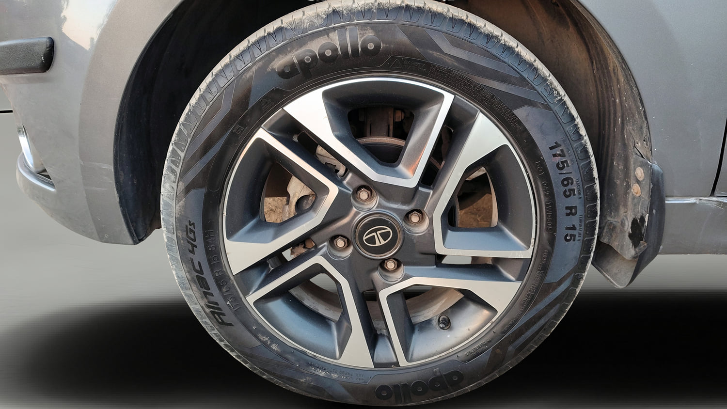 Used 2019 Tata Tiago Revotron XZ Plus Petrol Manual tyres LEFT FRONT TYRE RIM VIEW