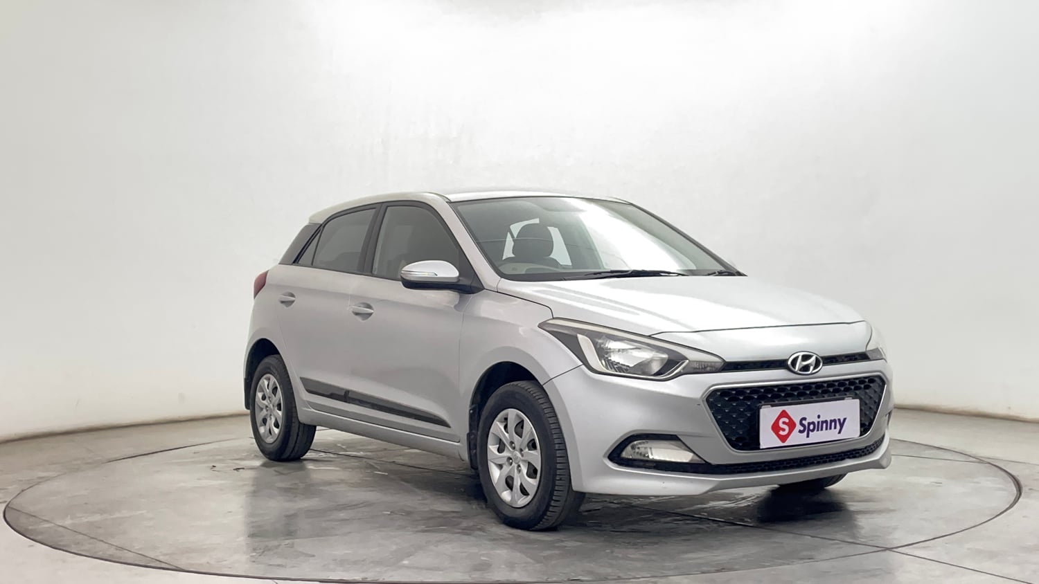 Used 2016 Hyundai Elite i20 Sportz 1.4 CRDI Diesel Manual exterior RIGHT FRONT CORNER VIEW