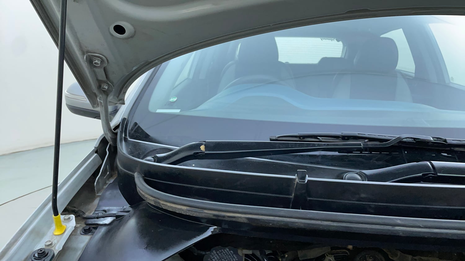 Used 2015 Hyundai i20 Active 1.2 S Petrol Manual engine ENGINE RIGHT SIDE HINGE & APRON VIEW