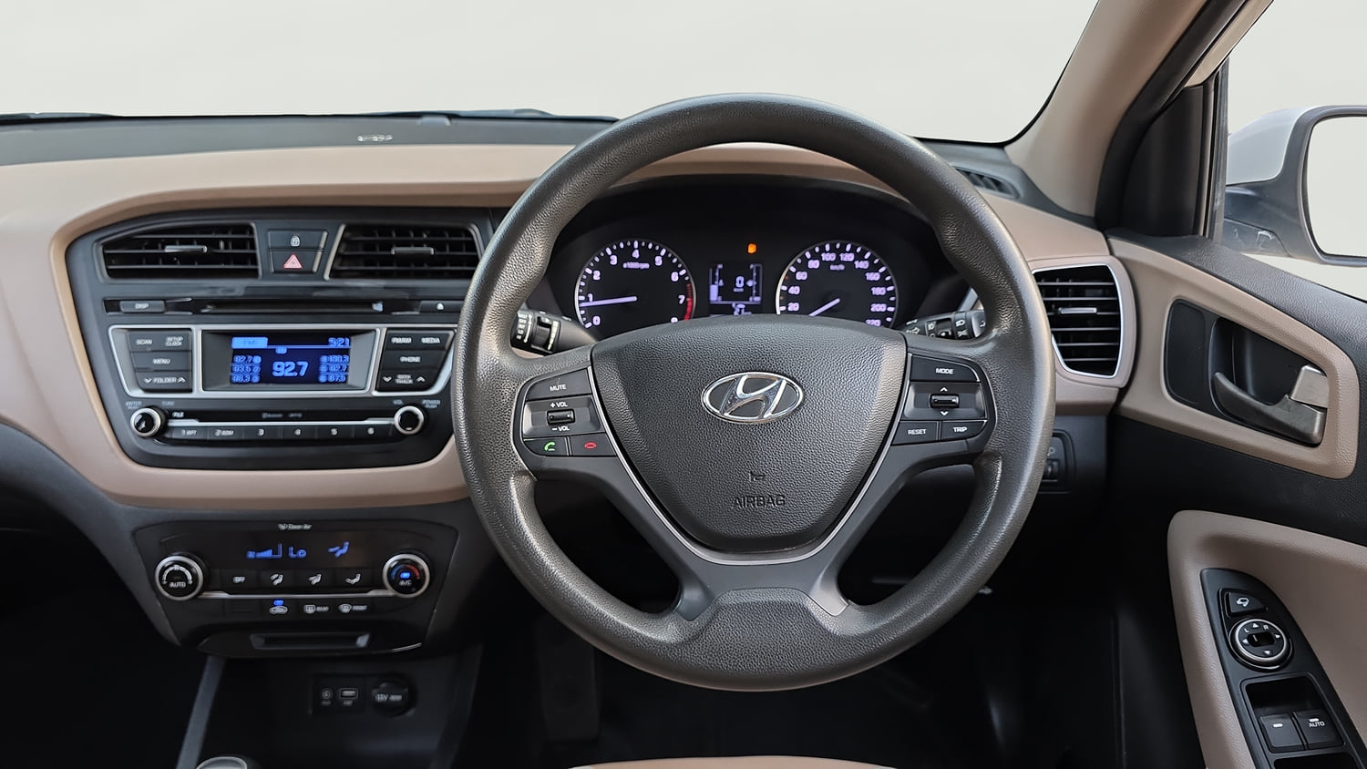 Used 2015 Hyundai Elite i20 Sportz 1.2 (O) Petrol Manual interior STEERING VIEW