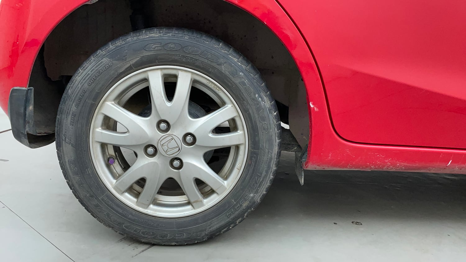 Used 2016 Honda Brio VX MT Petrol Manual tyres RIGHT REAR TYRE RIM VIEW