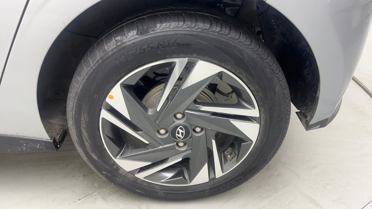Used 2020 Hyundai New i20 Asta (O) 1.0 Turbo DCT Petrol Automatic tyres LEFT REAR TYRE RIM VIEW