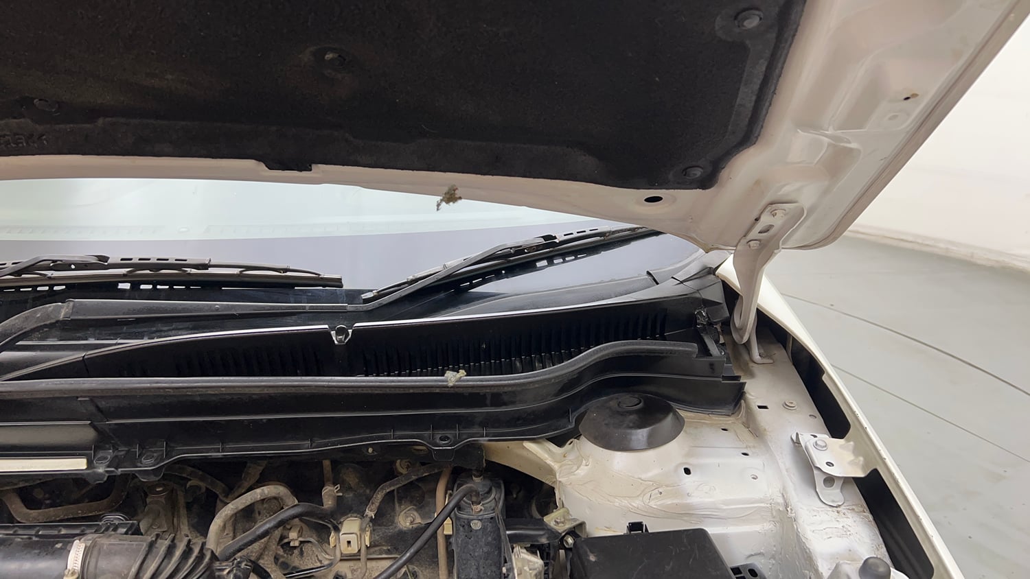 Used 2022 maruti-suzuki Vitara Brezza ZXi Petrol Manual engine ENGINE LEFT SIDE HINGE & APRON VIEW
