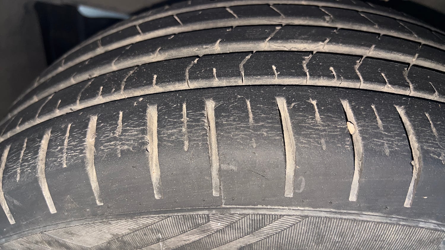 Used 2021 Maruti Suzuki Baleno Zeta Petrol Manual tyres LEFT FRONT TYRE TREAD VIEW