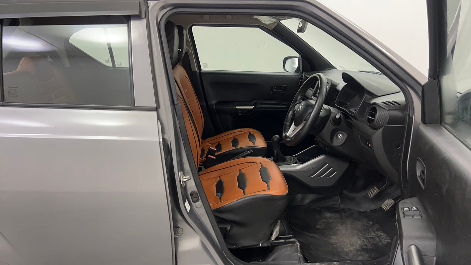 Used 2021 Maruti Suzuki Ignis Sigma 1.2 MT Petrol Manual interior RIGHT SIDE FRONT DOOR CABIN VIEW