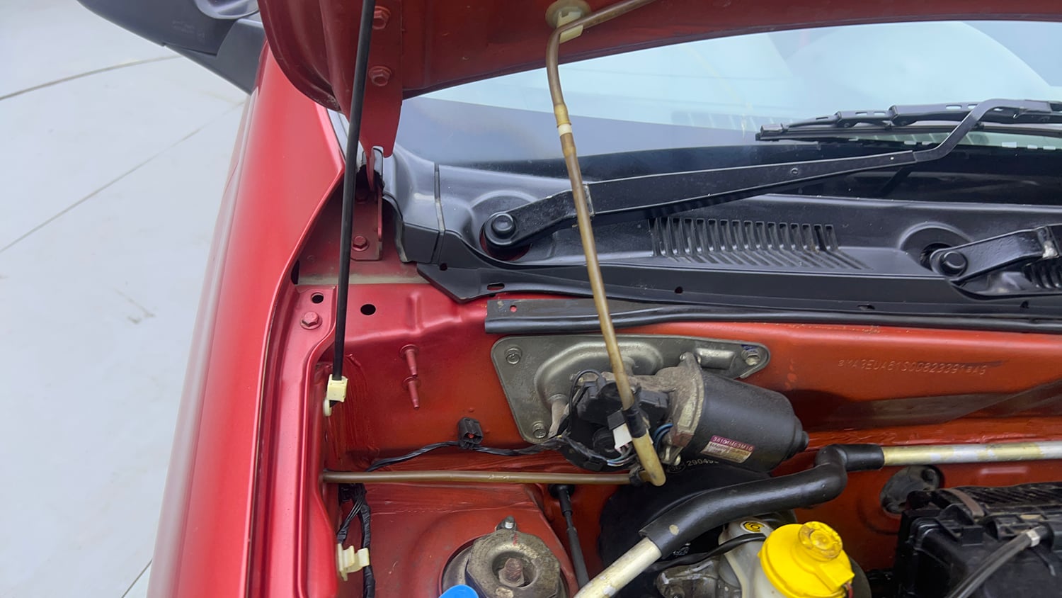 Used 2016 Maruti Suzuki Alto 800 Vxi Petrol Manual engine ENGINE RIGHT SIDE HINGE & APRON VIEW