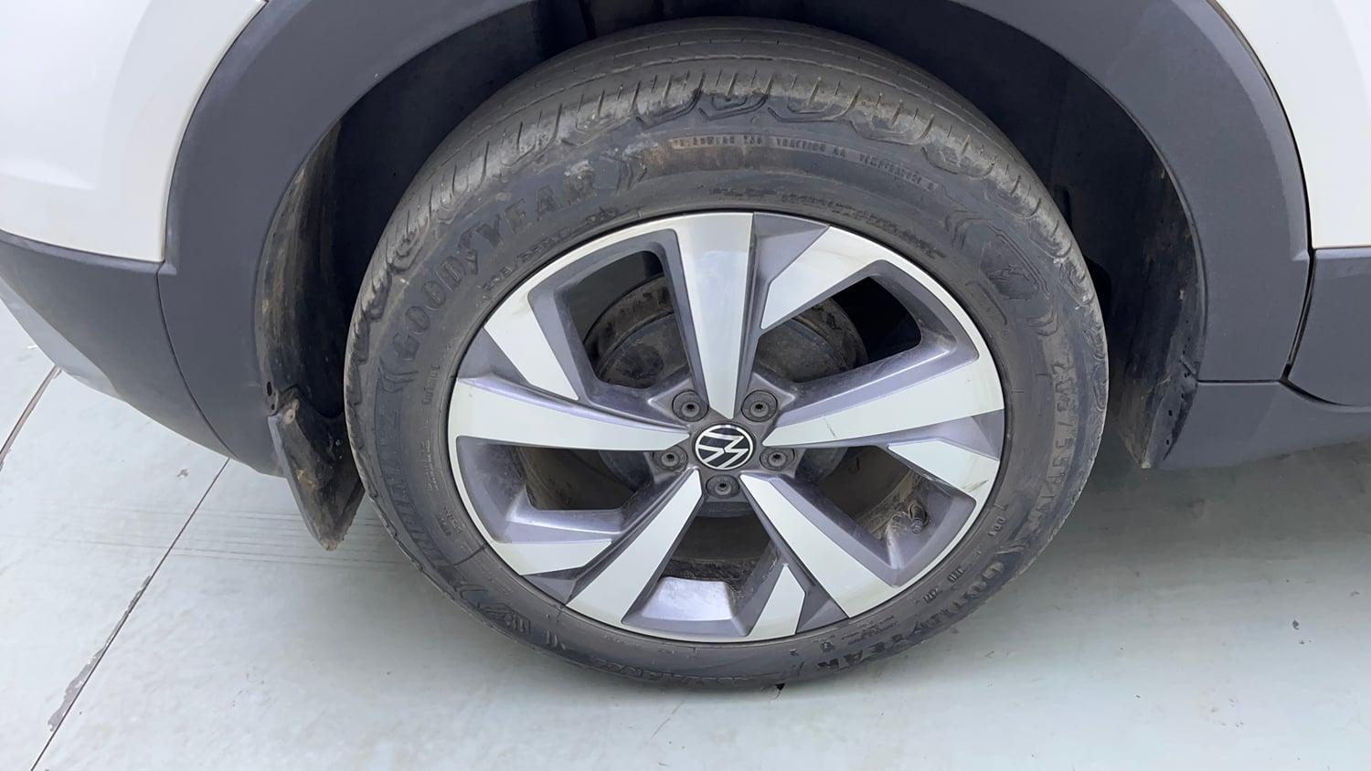 Used 2023 Volkswagen Taigun Topline 1.0 TSI AT Petrol Automatic tyres RIGHT REAR TYRE RIM VIEW
