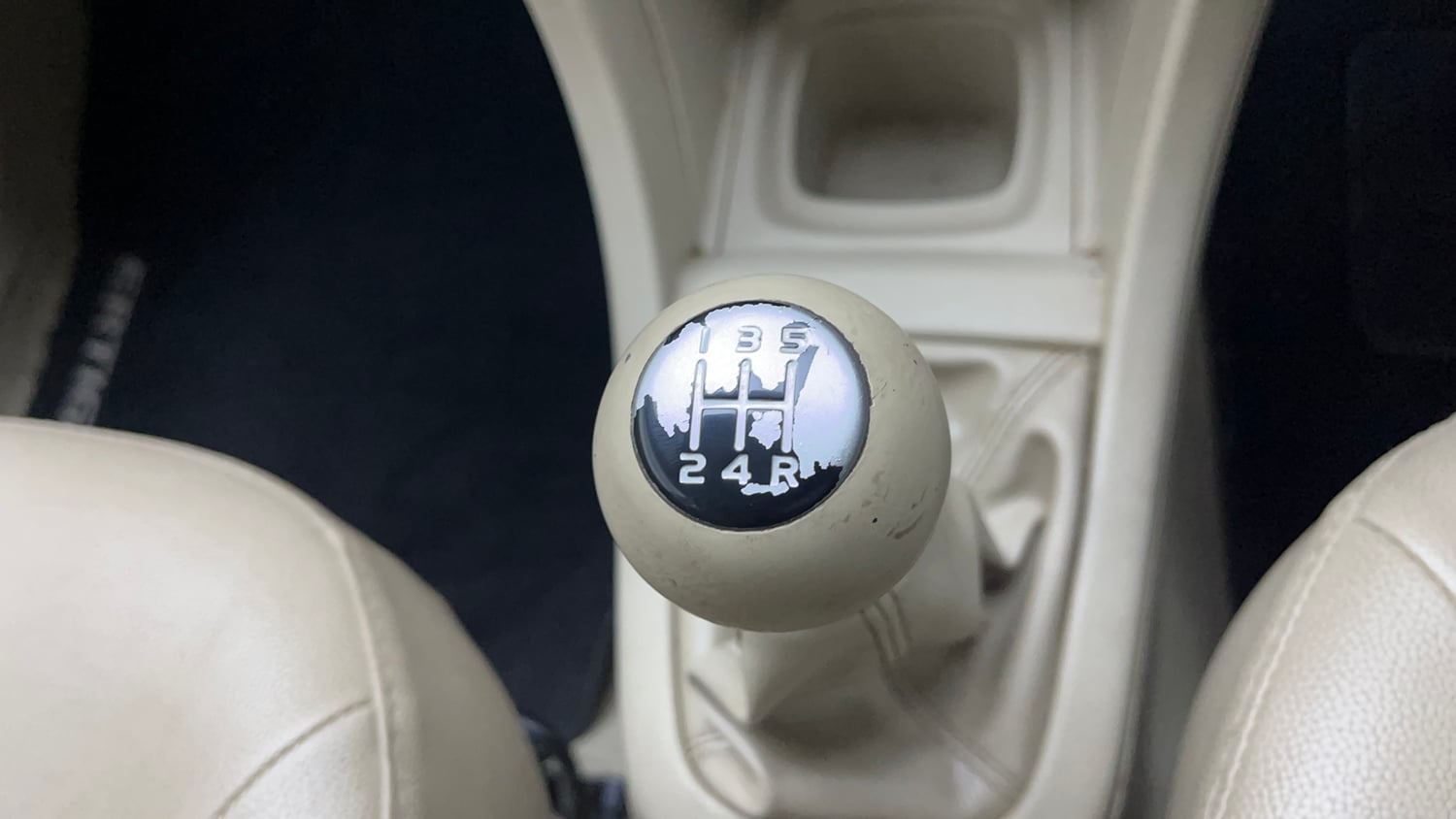Used 2018 Maruti Suzuki Ertiga ZXI Petrol Manual interior GEAR  KNOB VIEW