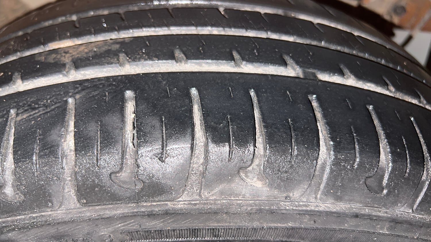 Used 2017 Hyundai Grand i10 Sportz (O) 1.2 Kappa VTVT Petrol Manual tyres LEFT REAR TYRE TREAD VIEW