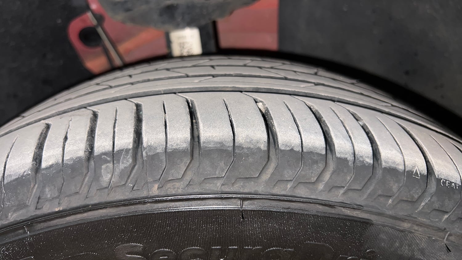 Used 2025 Volkswagen Virtus GT Line 1.0 TSI AT Petrol Automatic tyres RIGHT FRONT TYRE TREAD VIEW