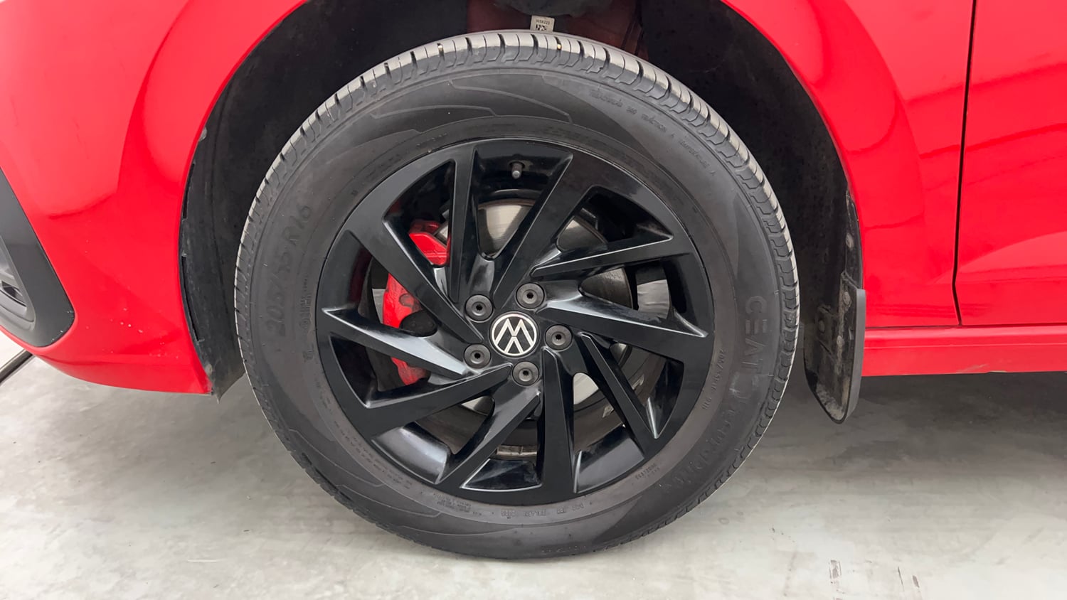 Used 2025 Volkswagen Virtus GT Line 1.0 TSI AT Petrol Automatic tyres LEFT FRONT TYRE RIM VIEW