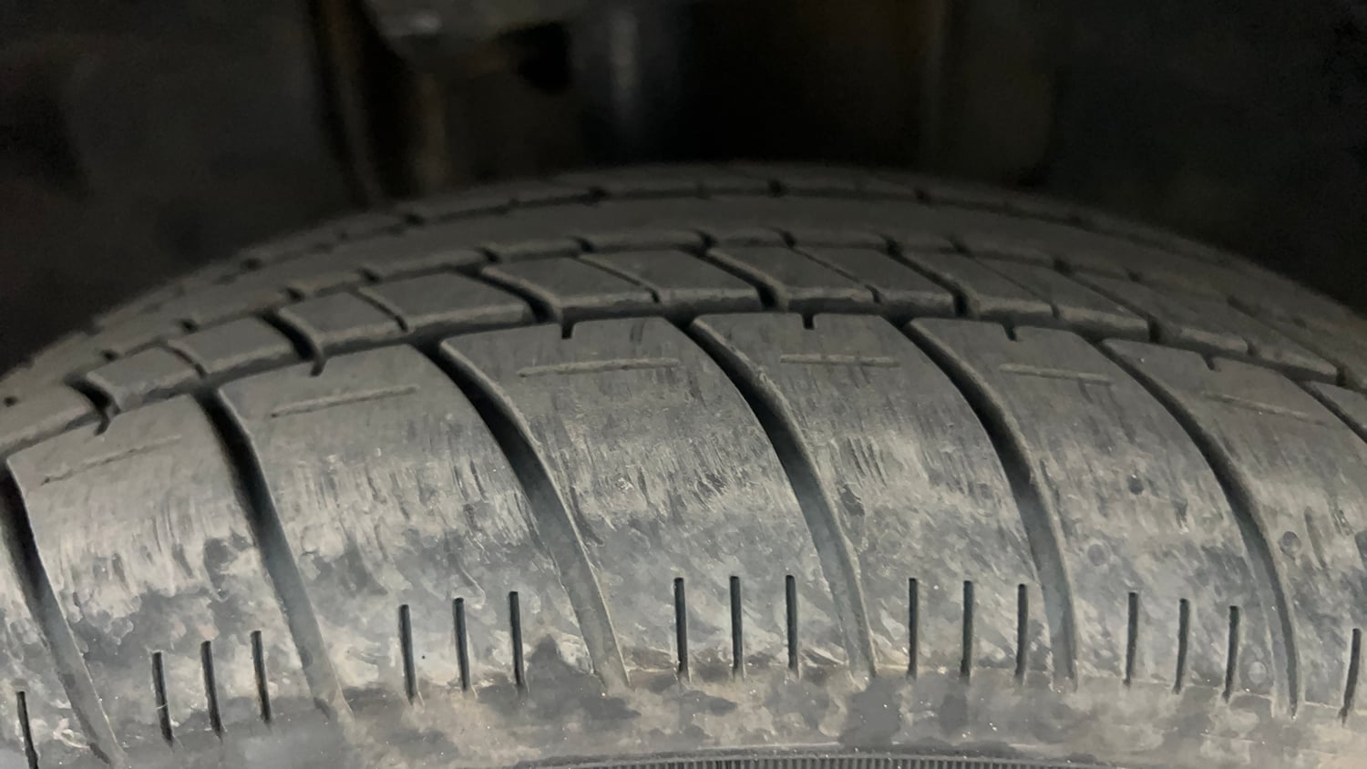 Used 2018 Tata Tiago Revotron XT Petrol Manual tyres LEFT FRONT TYRE TREAD VIEW