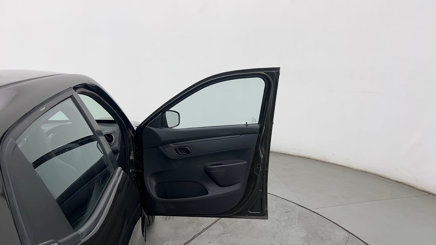 Used 2016 Renault Kwid RXT Petrol Manual interior RIGHT FRONT DOOR OPEN VIEW