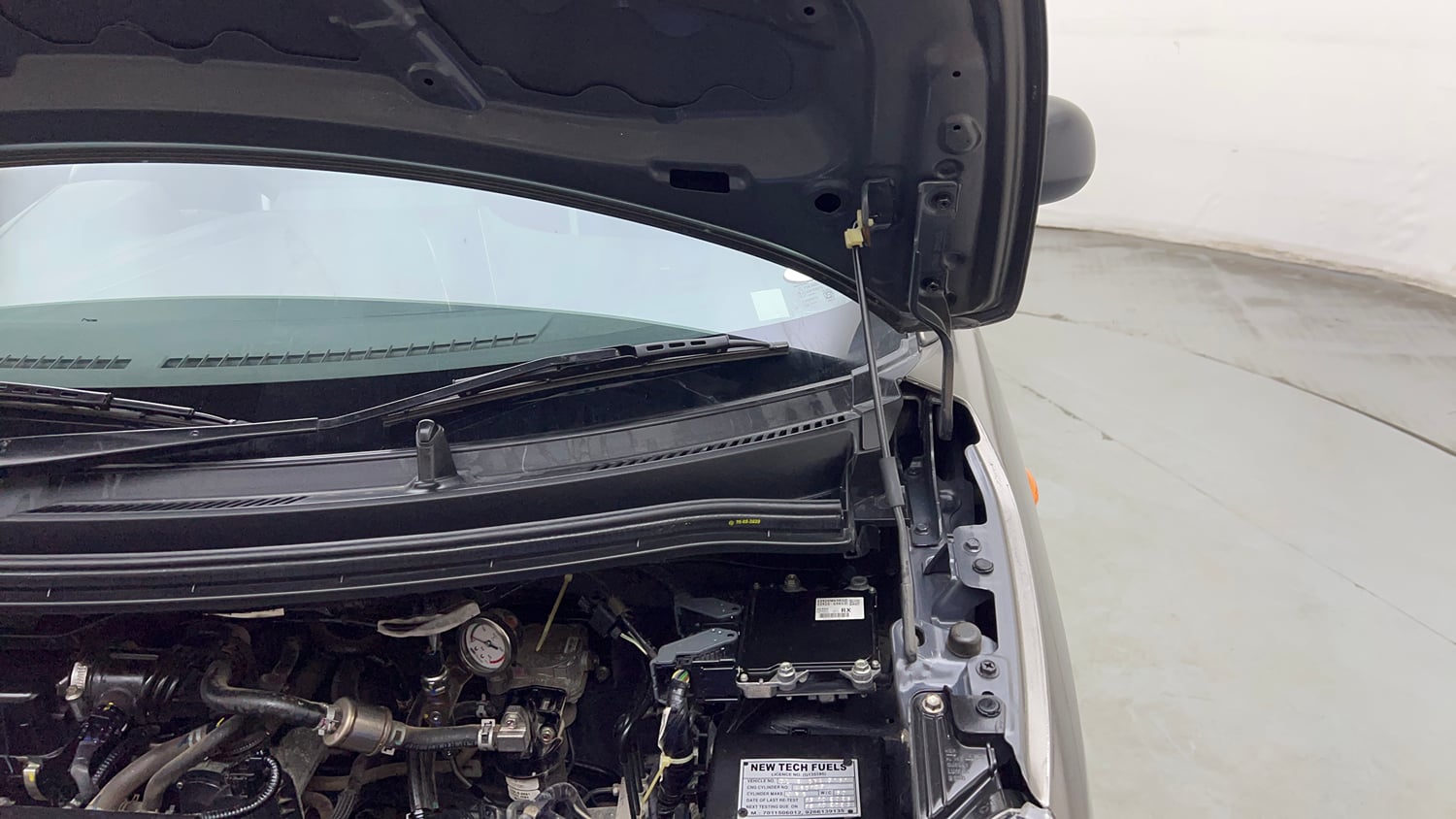 Used 2020 Maruti Suzuki Wagon R LXi (O) 1.0 CNG Cng Manual engine ENGINE LEFT SIDE HINGE & APRON VIEW