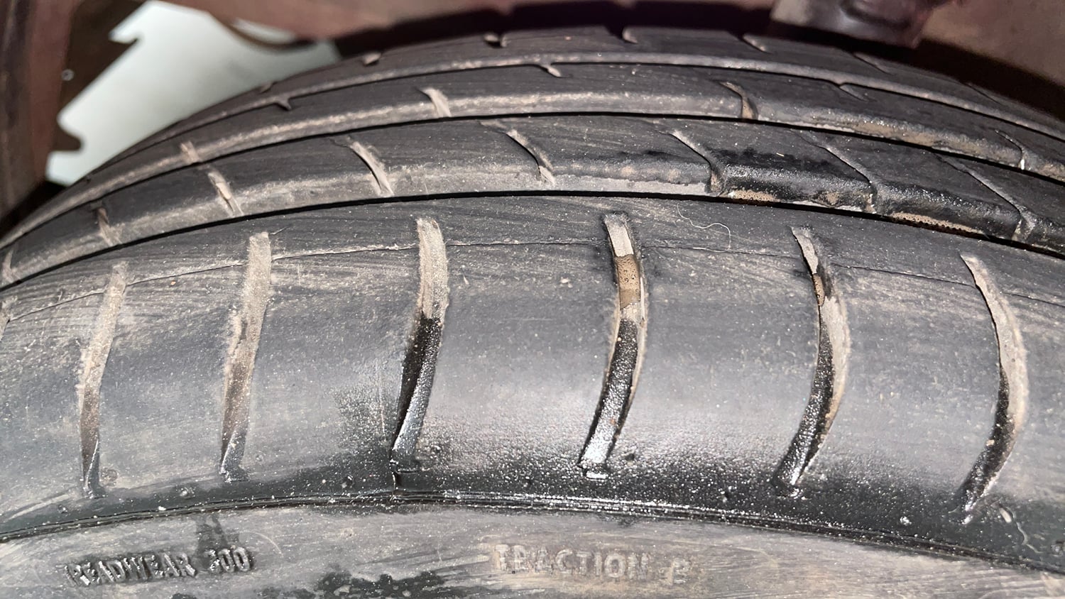 Used 2016 Hyundai Eon D-Lite + Petrol Manual tyres LEFT FRONT TYRE TREAD VIEW
