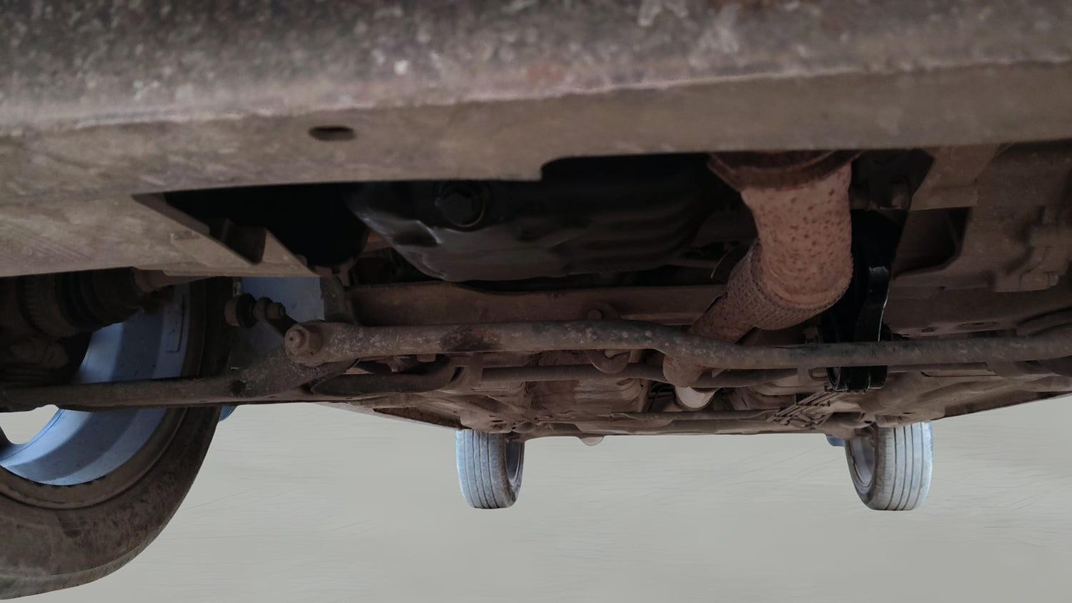 Used 2019 Tata Tiago Revotron XZ Plus Petrol Manual extra FRONT LEFT UNDERBODY VIEW